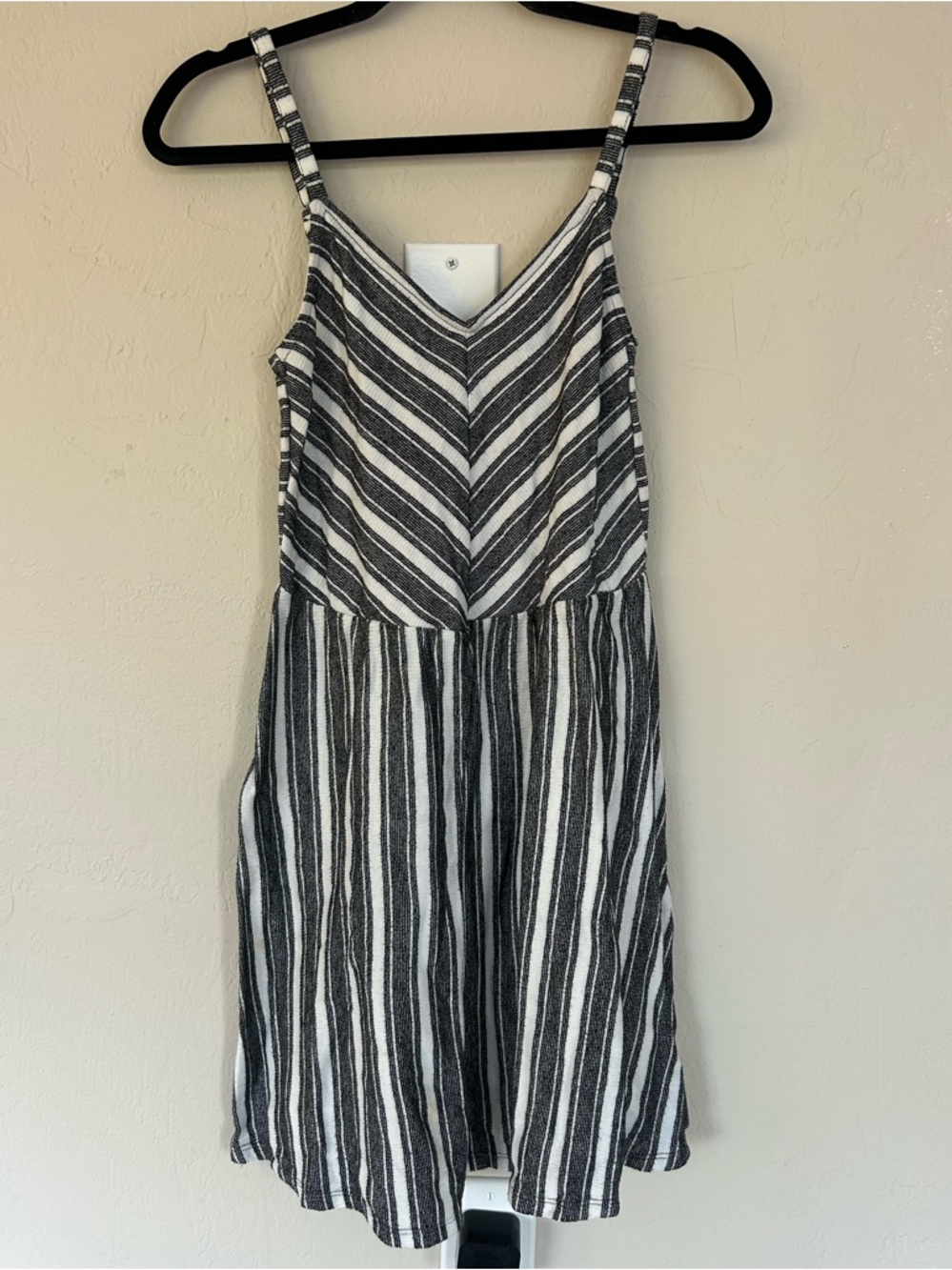 Universal Thread Women's Small Sundress Black White Striped Sleeveless (1650)
